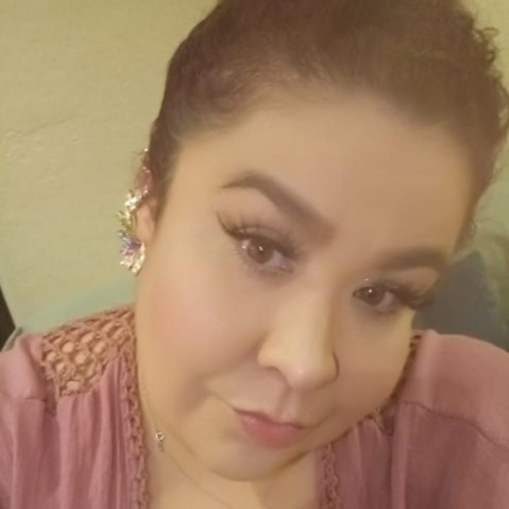 Meet your Posher, Cassandra